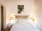 Bedroom with Frida picture